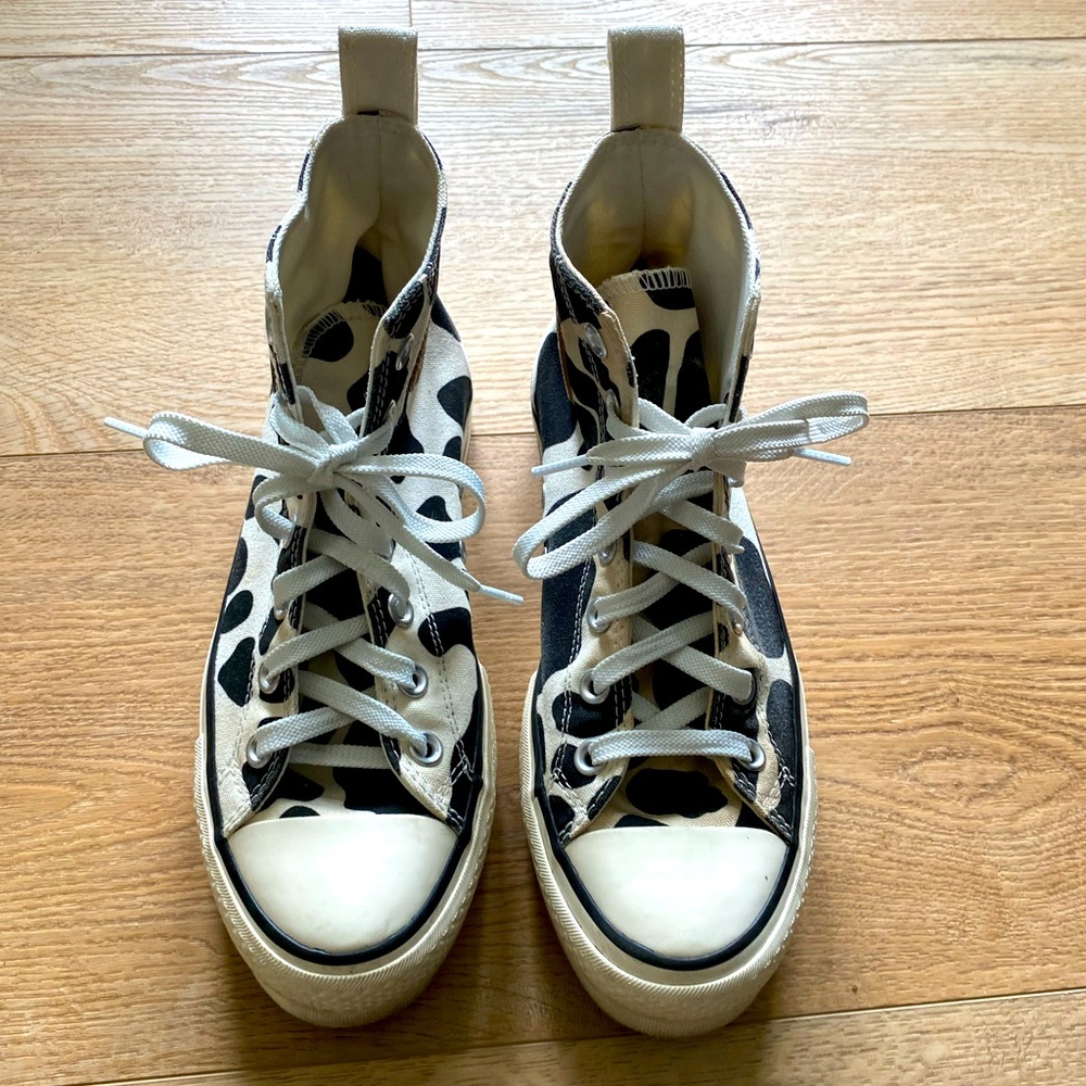 Women’s size 7 animal print High top Converse sneakers